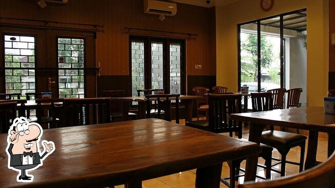 Rasa Hangat Rest/Area New Idaman 23: Santap di Tengah Keramaian Cilacap